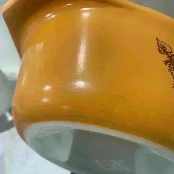 Pyrex Vintage serving bowl with Lid - Picture 6 of 11